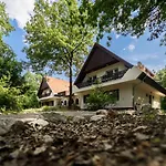 Zseri Vadaszhaz